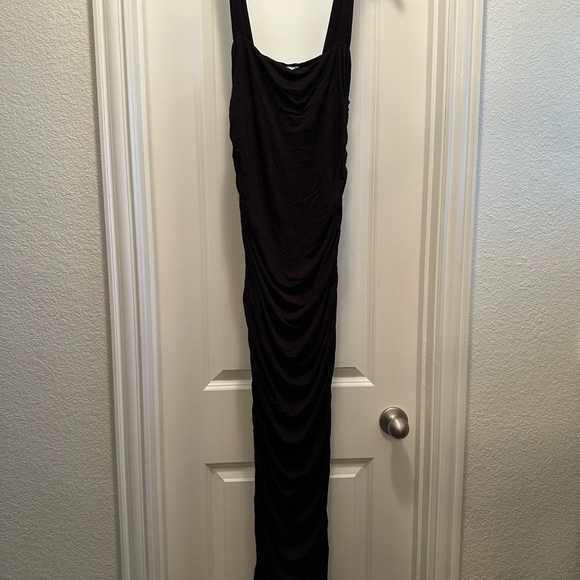 Good American Ruched square-neck stretch-rayon maxi dress Lg & Medium in black - Picture 4 of 16
